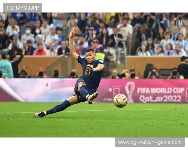 世界杯姆巴佩禁区内小角度抽射完成世界级进球